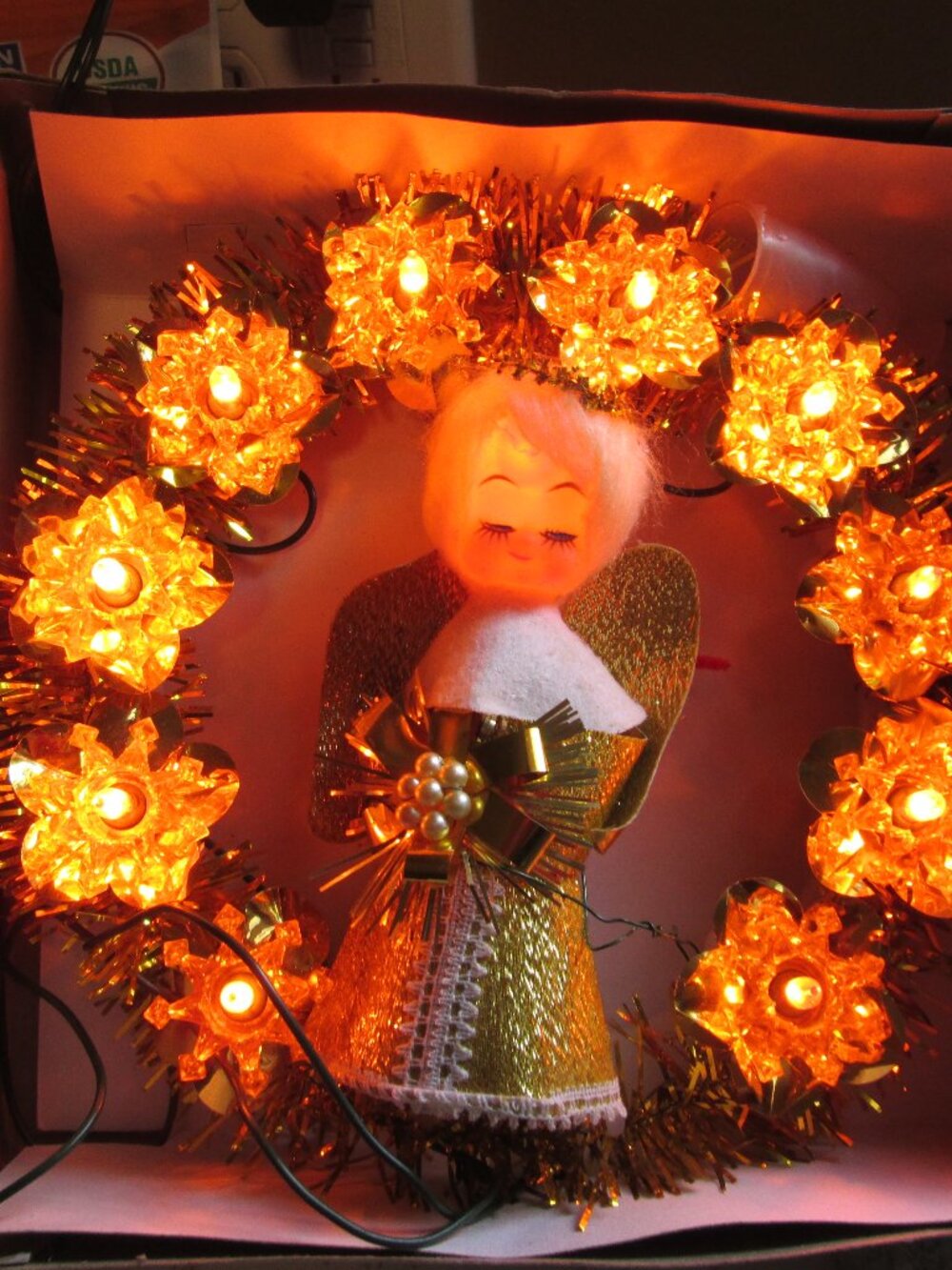 vintage MCM Yule glow wreath angel 11 lit tree topper mint